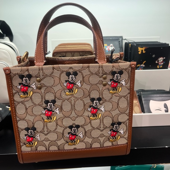 New Coach CM199 Disney X Coach Dempsey Tote 22 In Signature Jacquard - Picture 2 of 8